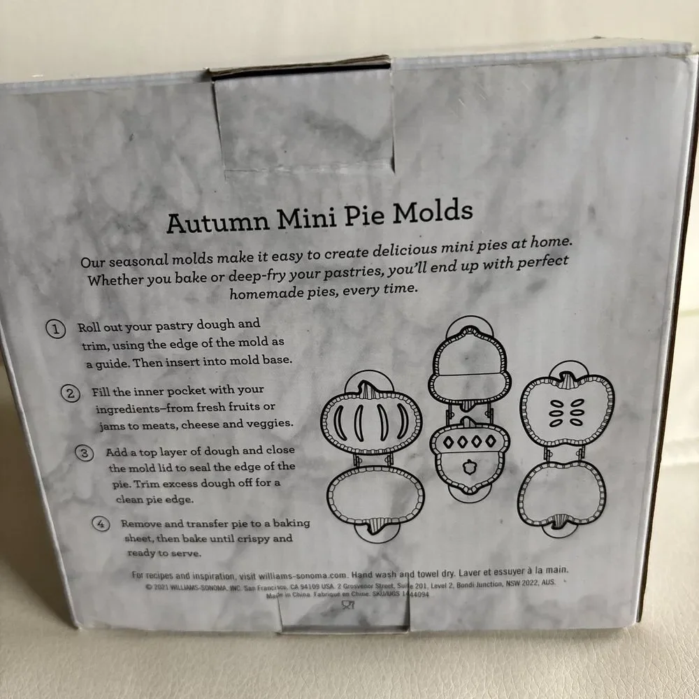 Williams Sonoma Autumn Mini Pie Molds Set Of 3 Pumpkin/Acorn/ Apple Pies